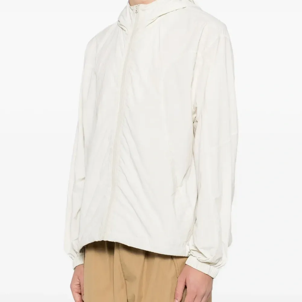 Куртка с вышитым логотипом