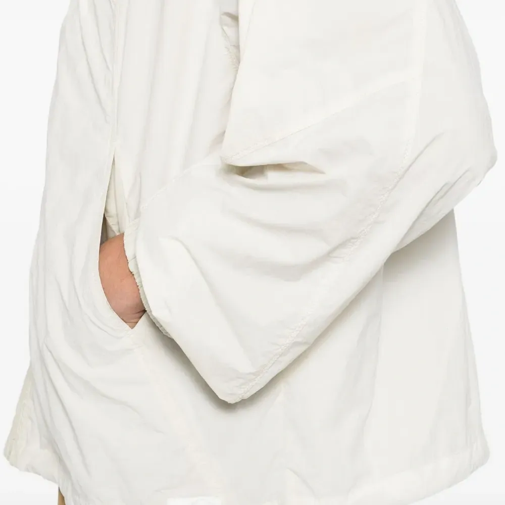 Куртка с вышитым логотипом