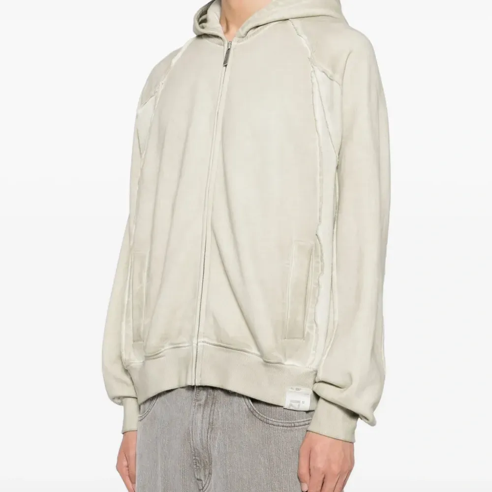 Худи с вышитым логотипом