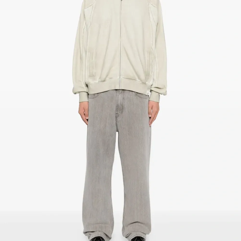 Худи с вышитым логотипом