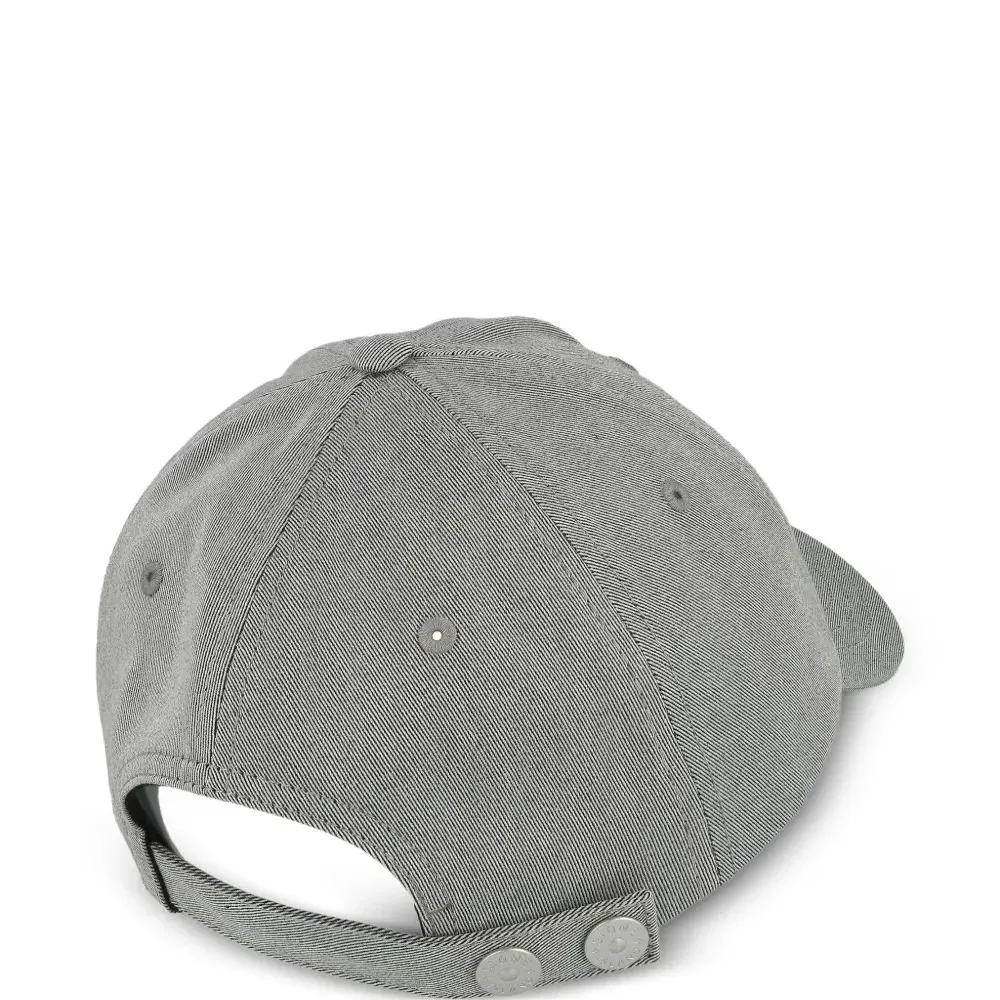 Бейсболка с логотипом