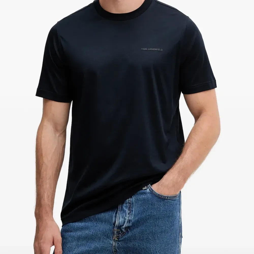 Футболка с логотипом