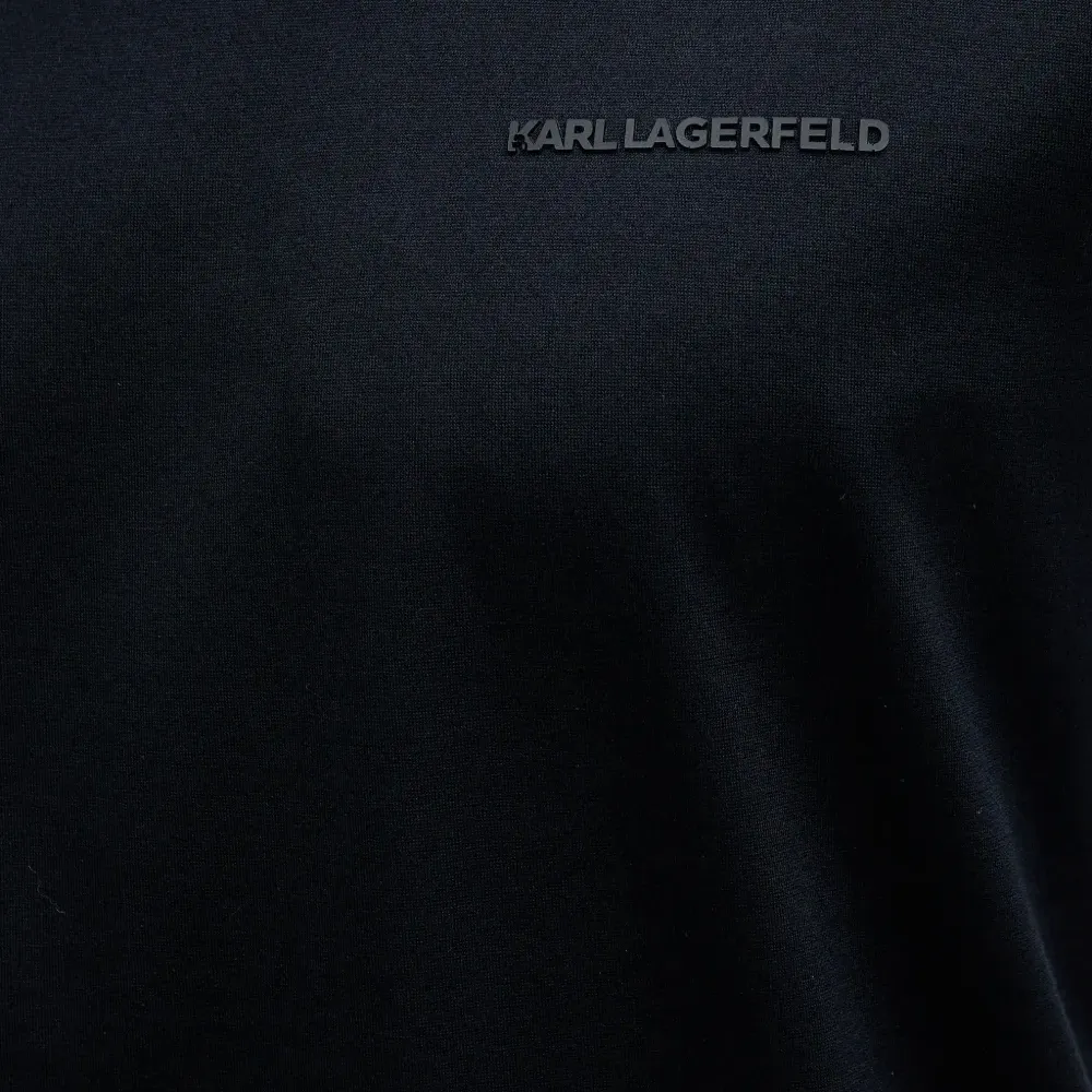 Футболка с логотипом