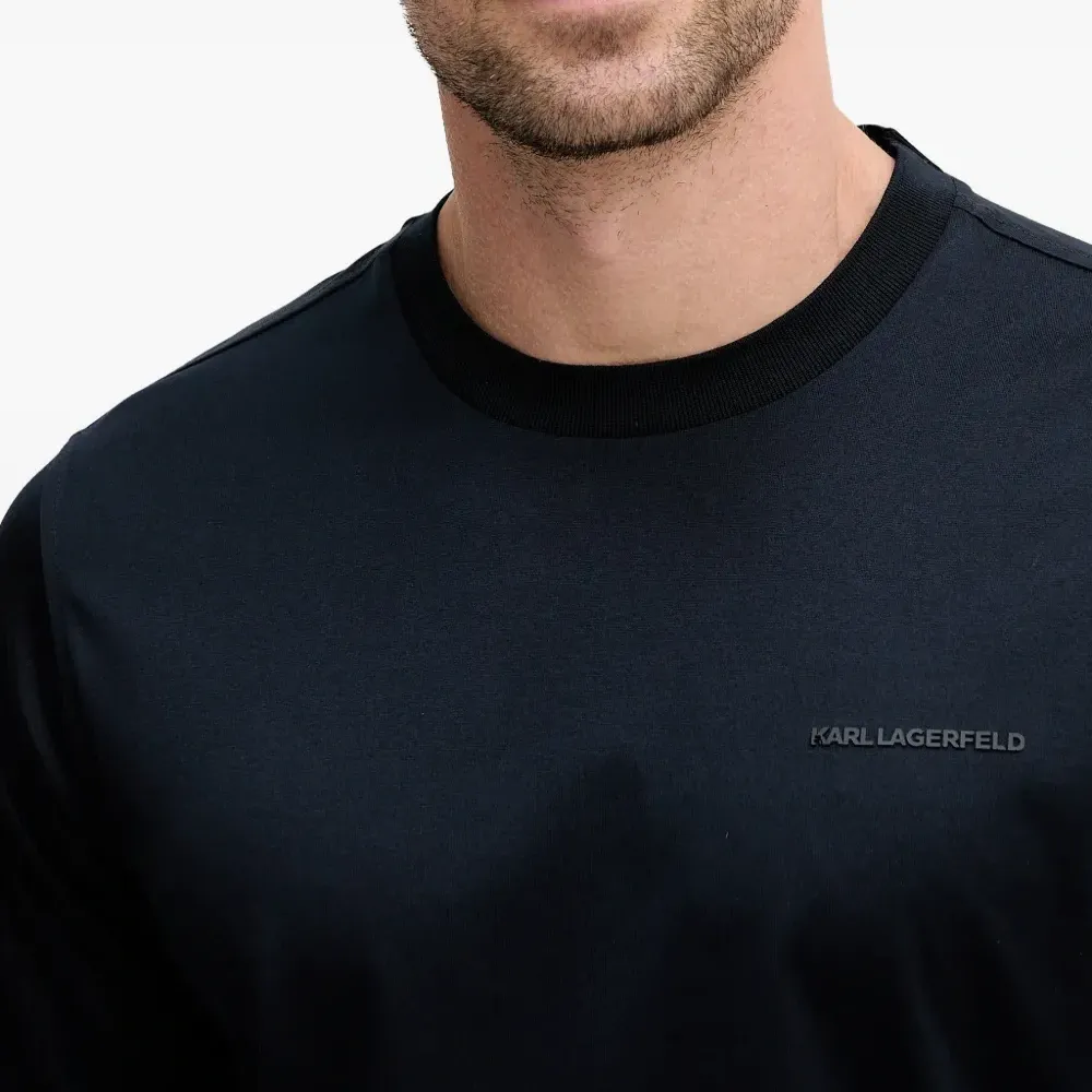 Футболка с логотипом