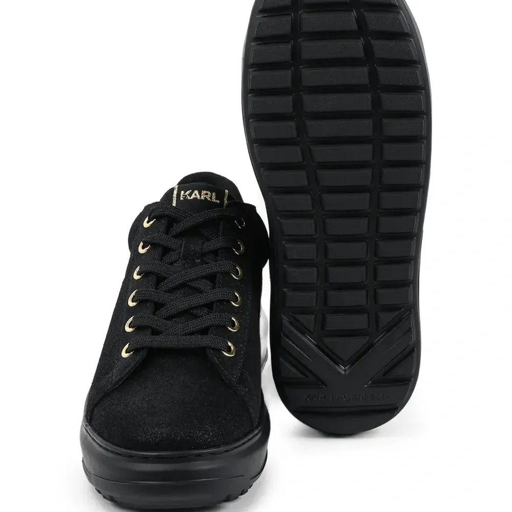 Кеды с люверсами и логотипом