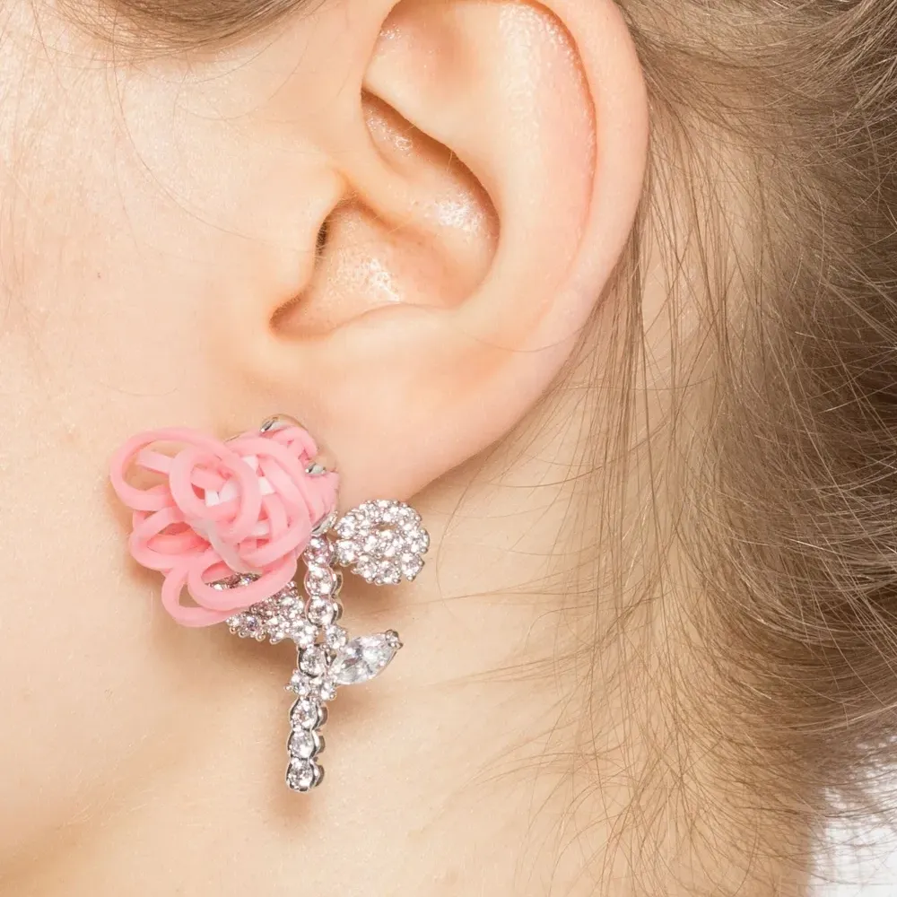 Серьга в форме цветка