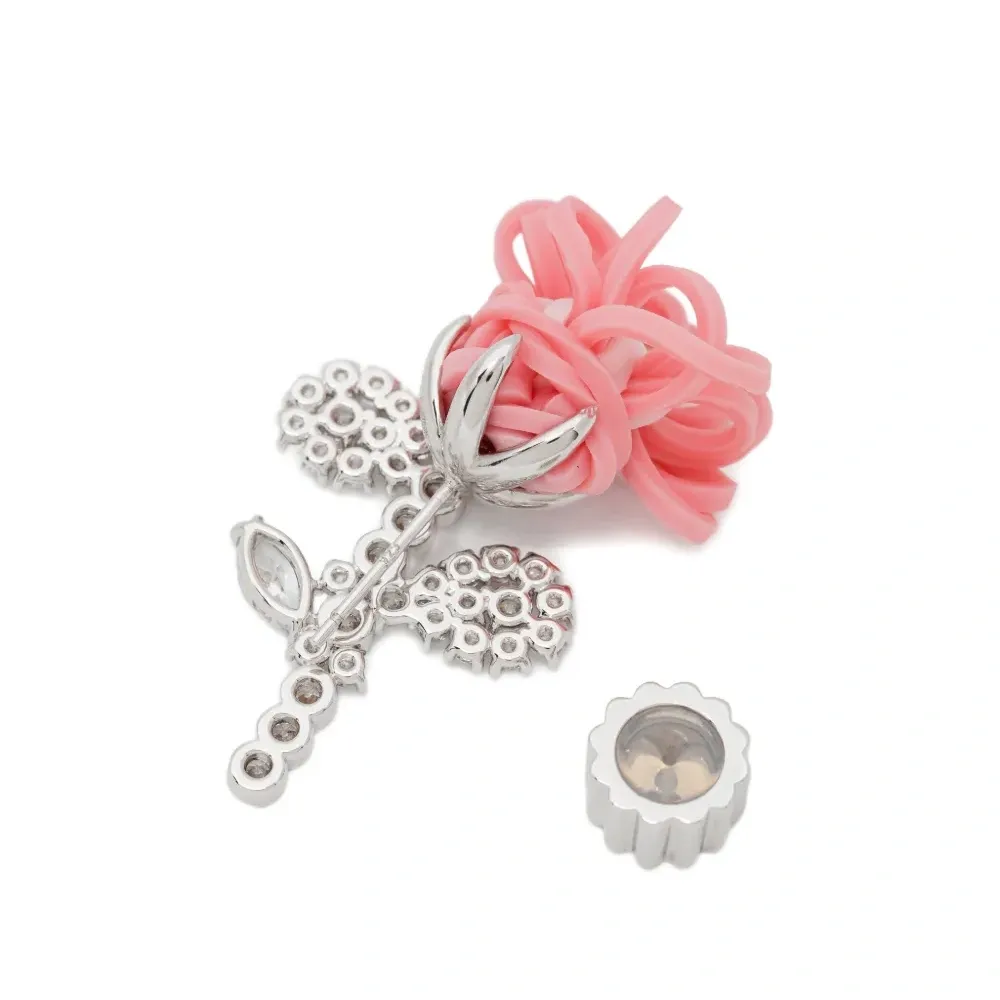 Серьга в форме цветка