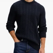 Свитер фактурной вязки с круглым вырезом