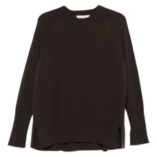 Свитер с боковыми разрезами