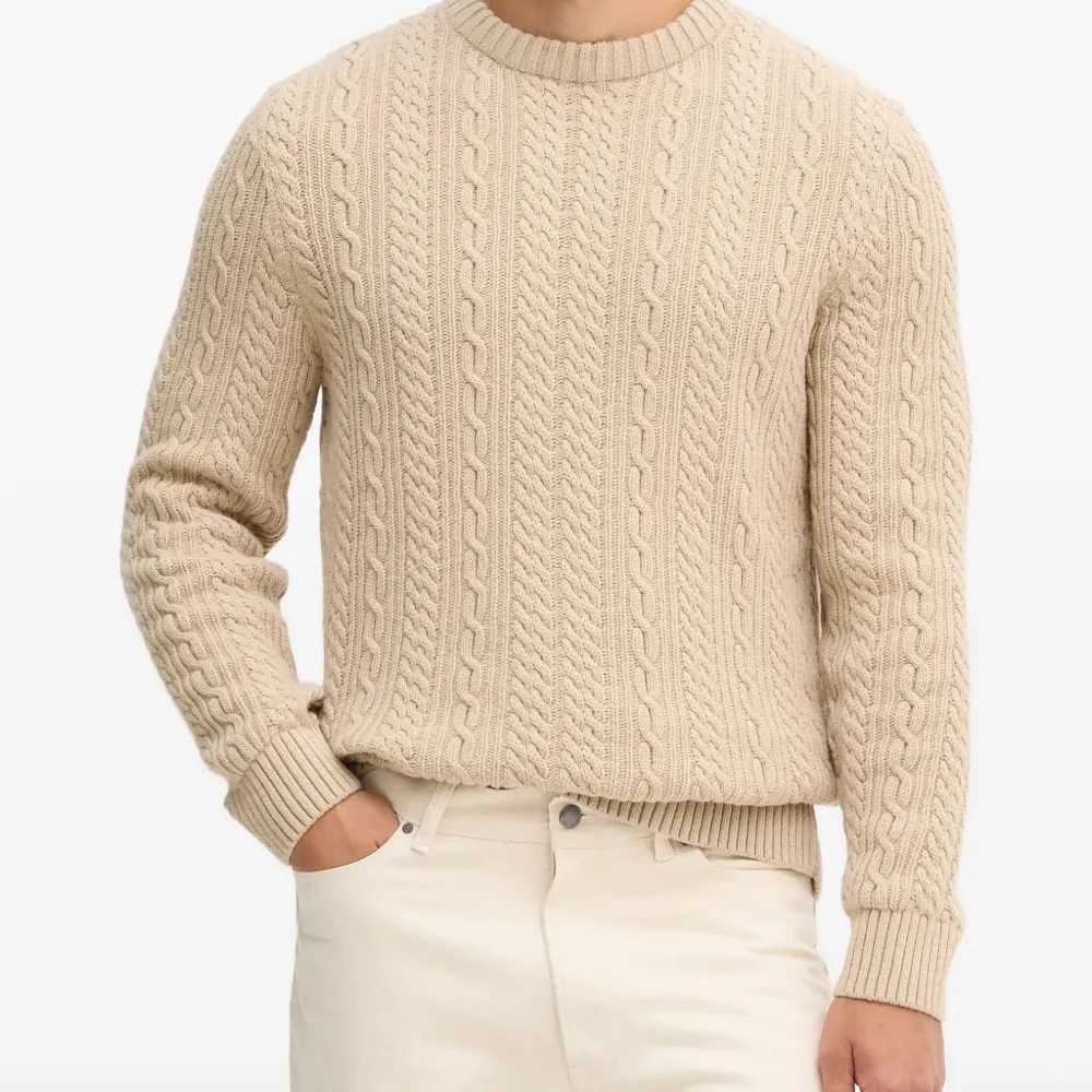 Свитер фактурной вязки с круглым вырезом