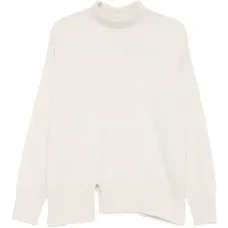 Свитер с разрезами по бокам