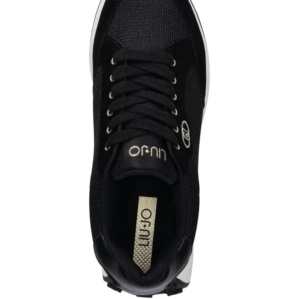 Кроссовки с логотипом