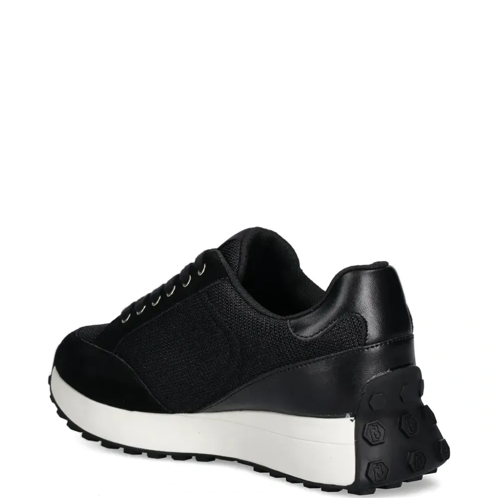 Кроссовки с логотипом