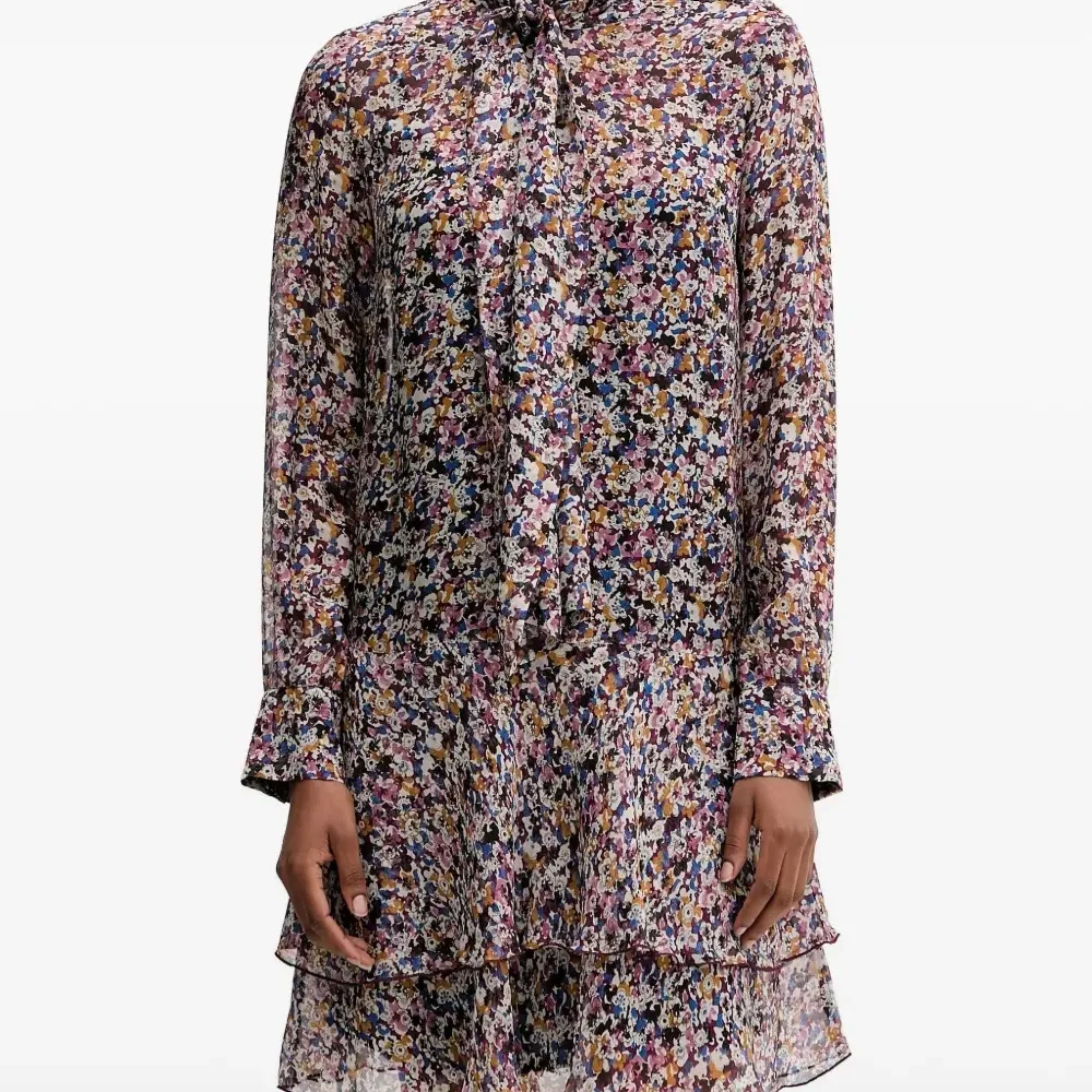 Платье с бантом