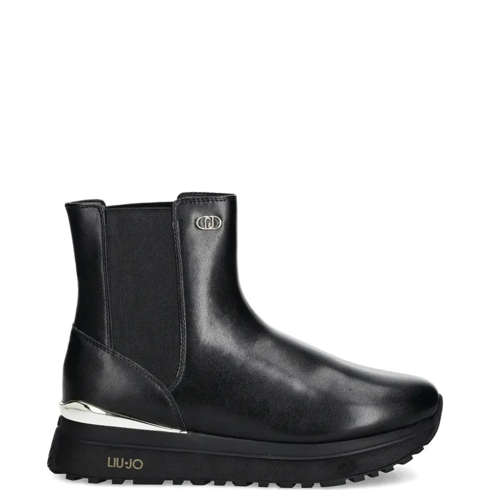 Челси на платформе с логотипом Челси на платформе с логотипом