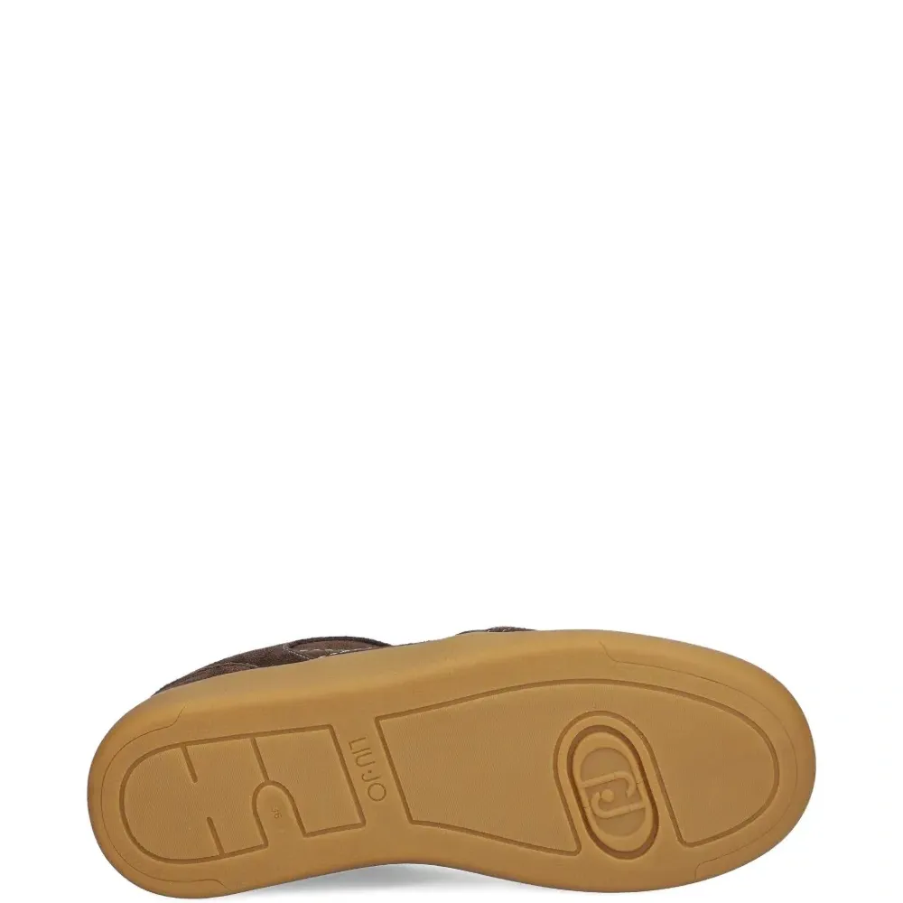 Кроссовки с декоративной строчкой