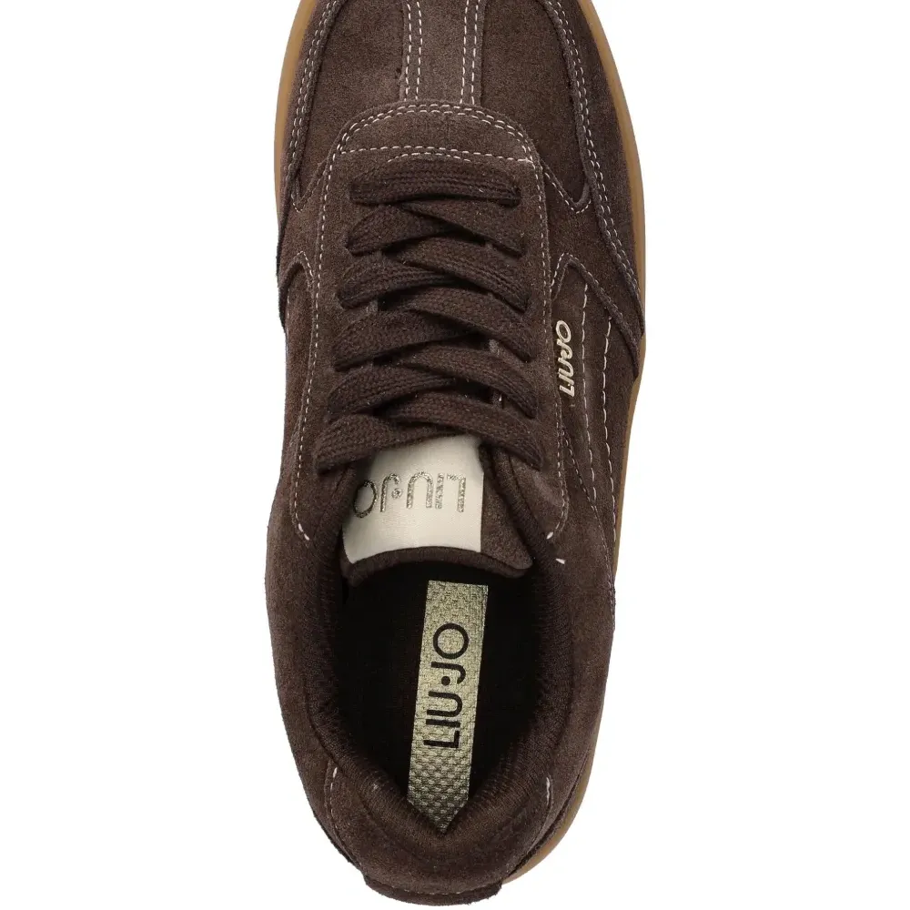 Кроссовки с декоративной строчкой