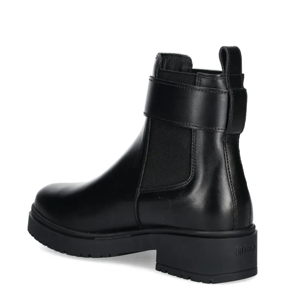 Ботинки с ремешками