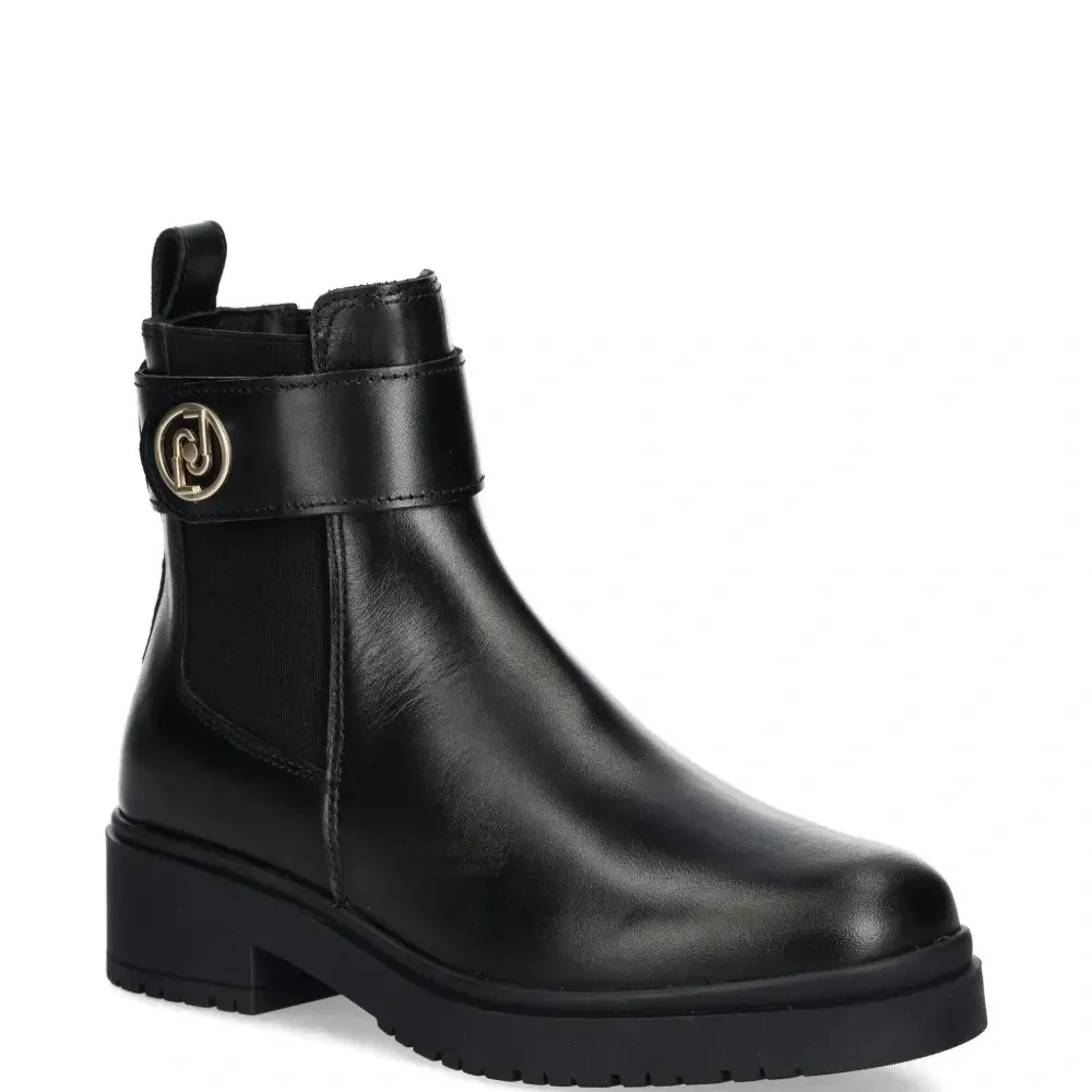 Ботинки с ремешками