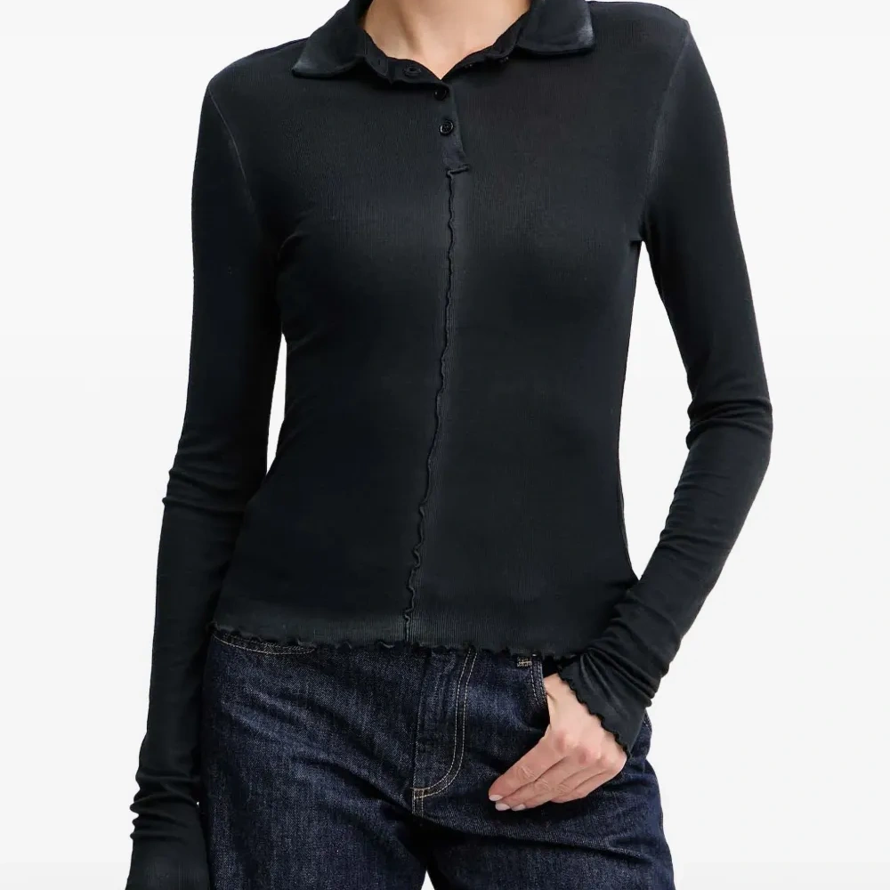 Поло с объемными швами