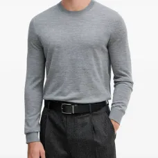 Свитер с круглым вырезом