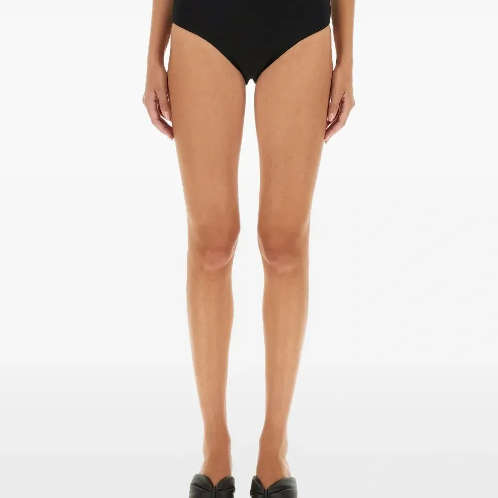 Короткие шорты с завышенной талией