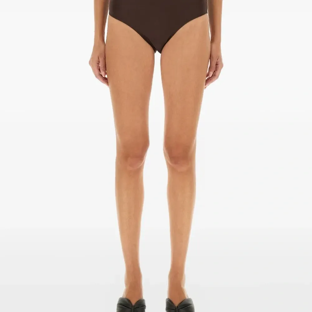 Короткие шорты с завышенной талией