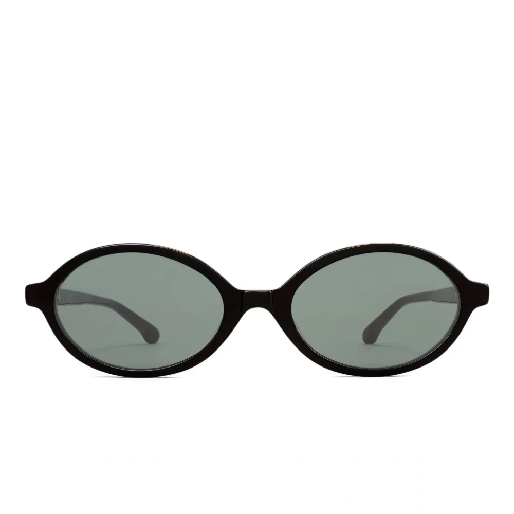 Солнцезащитные очки в овальной оправе