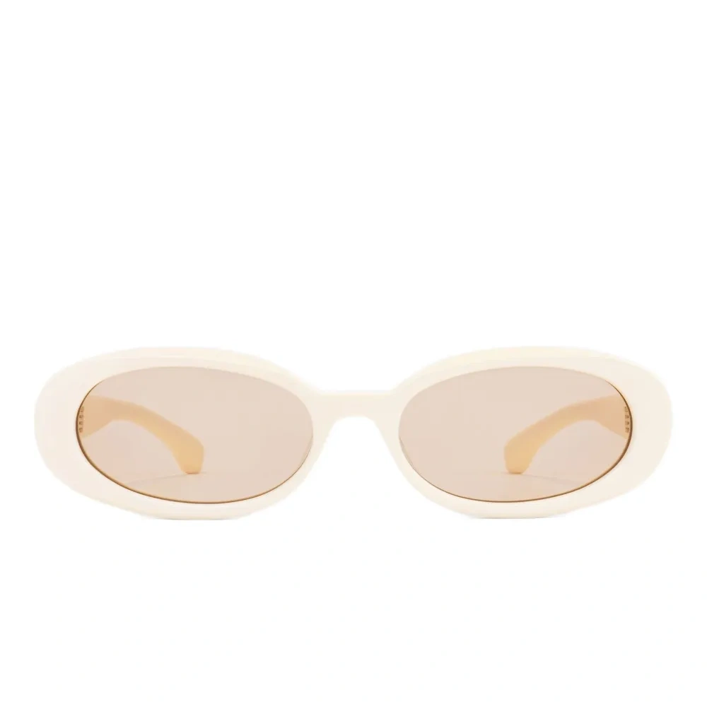 Солнцезащитные очки в овальной оправе