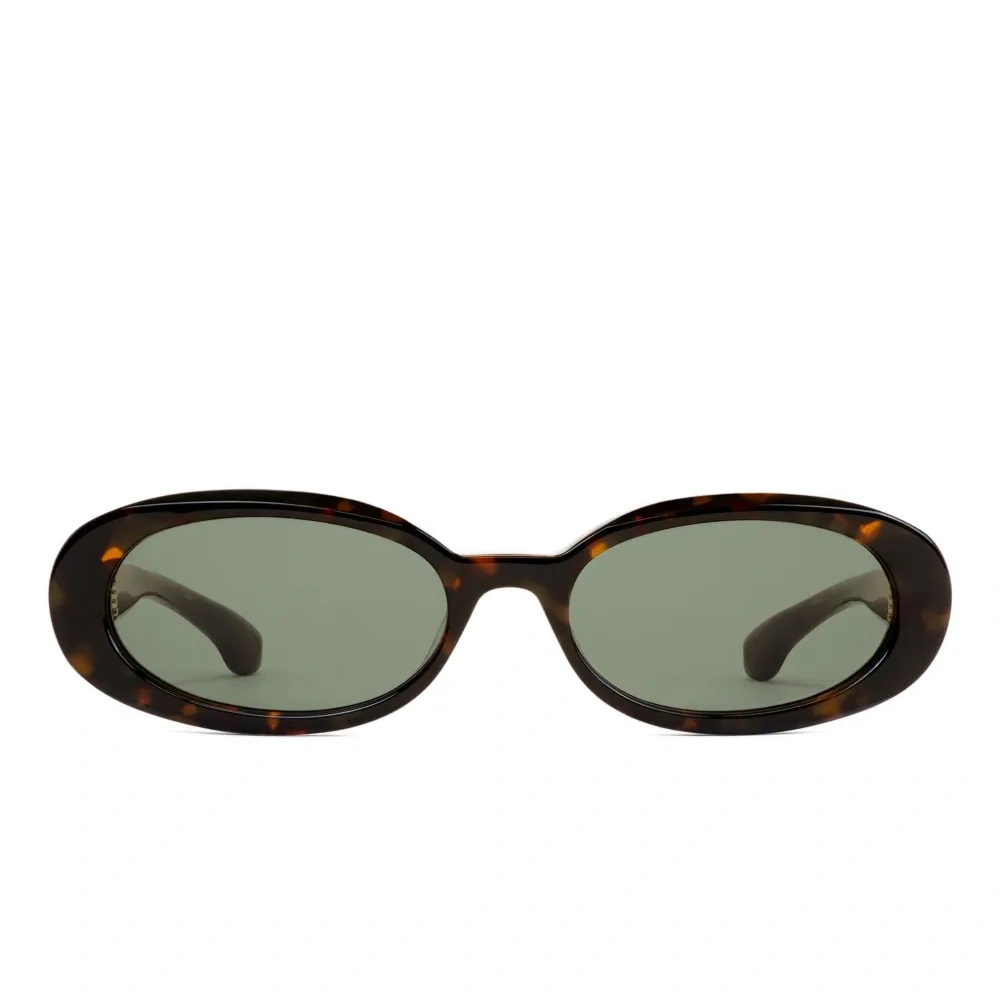 Солнцезащитные очки в овальной оправе