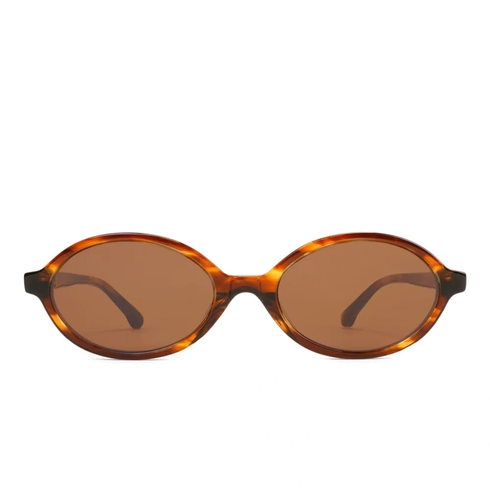 Солнцезащитные очки в овальной оправе