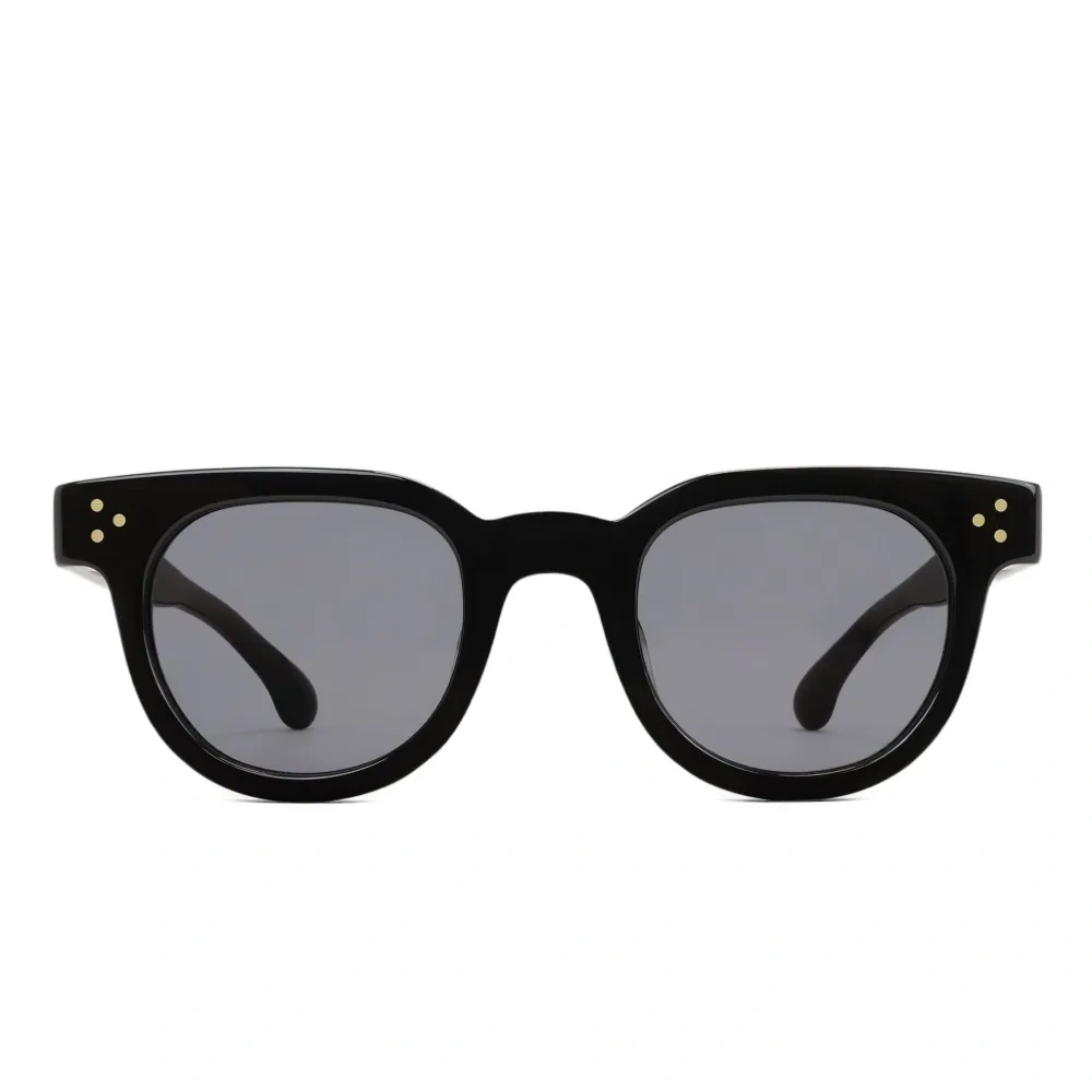 Солнцезащитные очки в круглой оправе