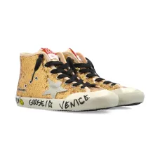 Кроссовки с нашивками в виде звезд и отделкой пайетками Кроссовки с нашивками в виде звезд и отделкой пайетками