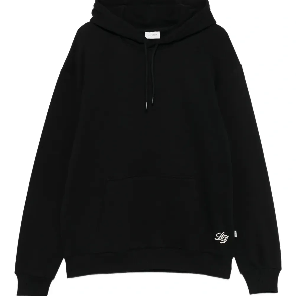 Худи с карманом-муфтой и вышитым логотипом Худи с карманом-муфтой и вышитым логотипом