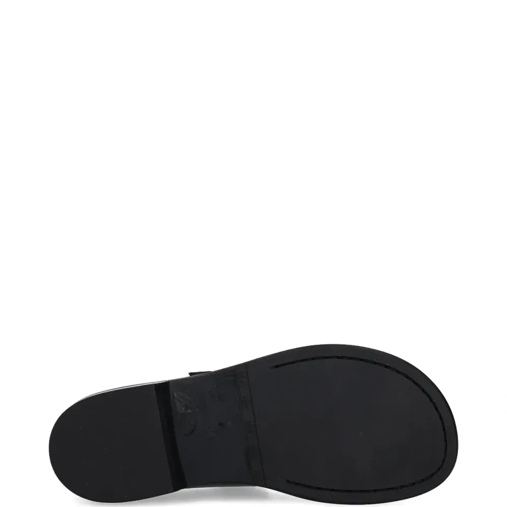 Балетки с ремешком и пряжкой