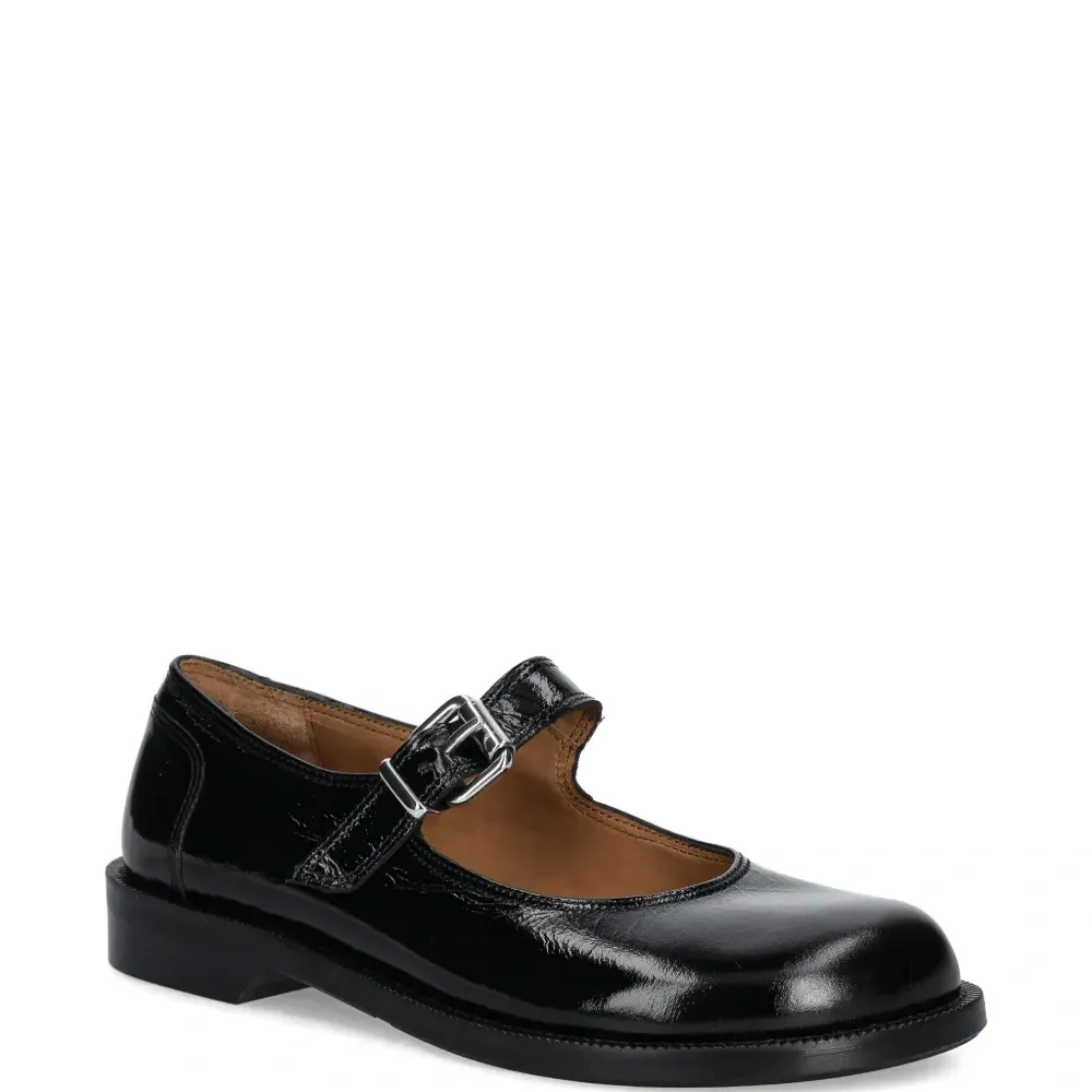 Балетки с ремешком и пряжкой