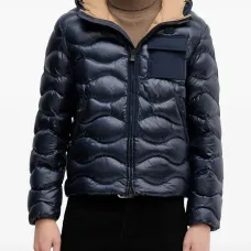 Стеганая куртка с капюшоном