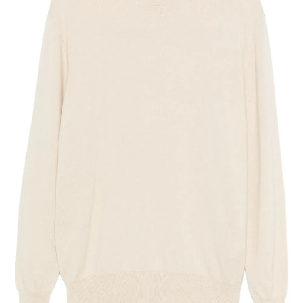 Вязаный свитер с круглым вырезом