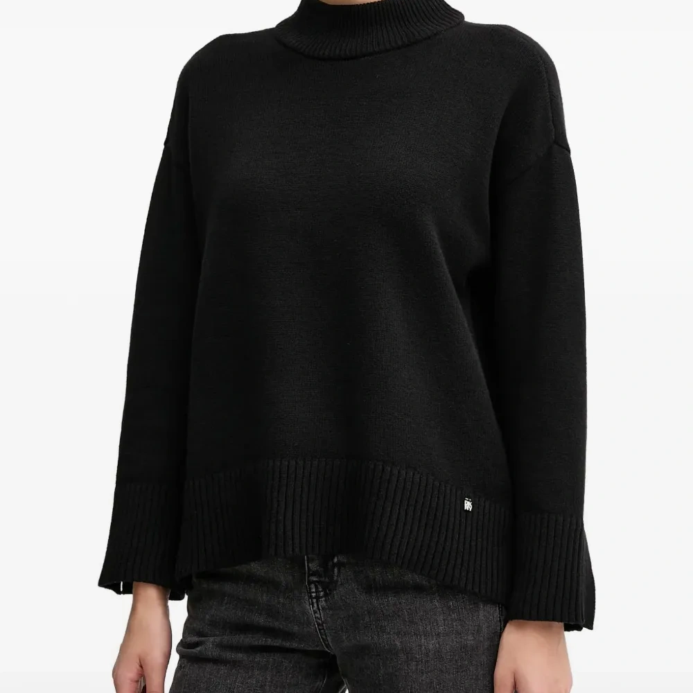 Трикотаж в рубчик с воротником-воронкой Трикотаж в рубчик с воротником-воронкой