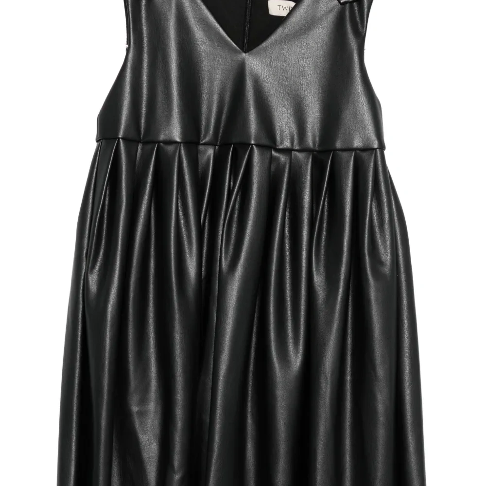 Платье из плиссированной кожи