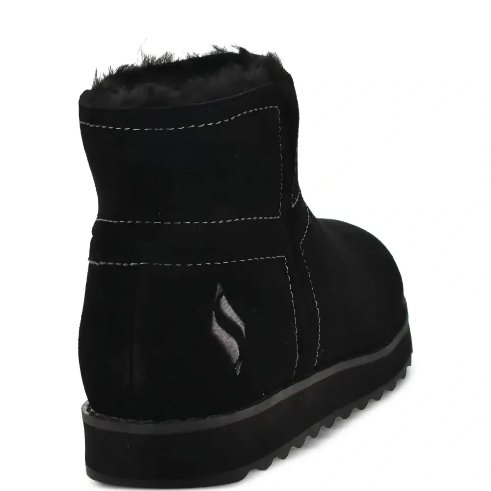 Ботинки с вышитым логотипом