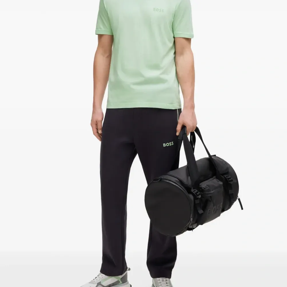 Футболка с вышитым логотипом