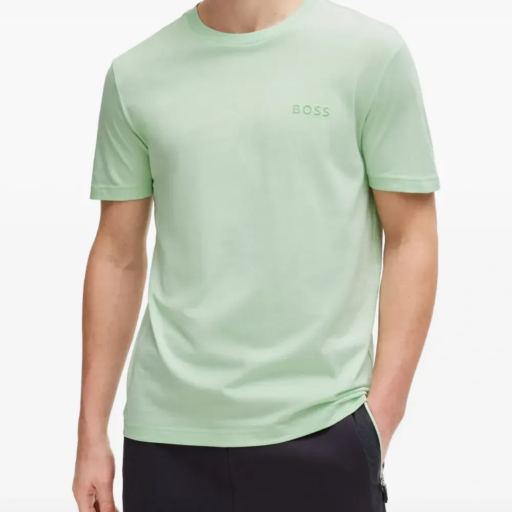 Футболка с вышитым логотипом