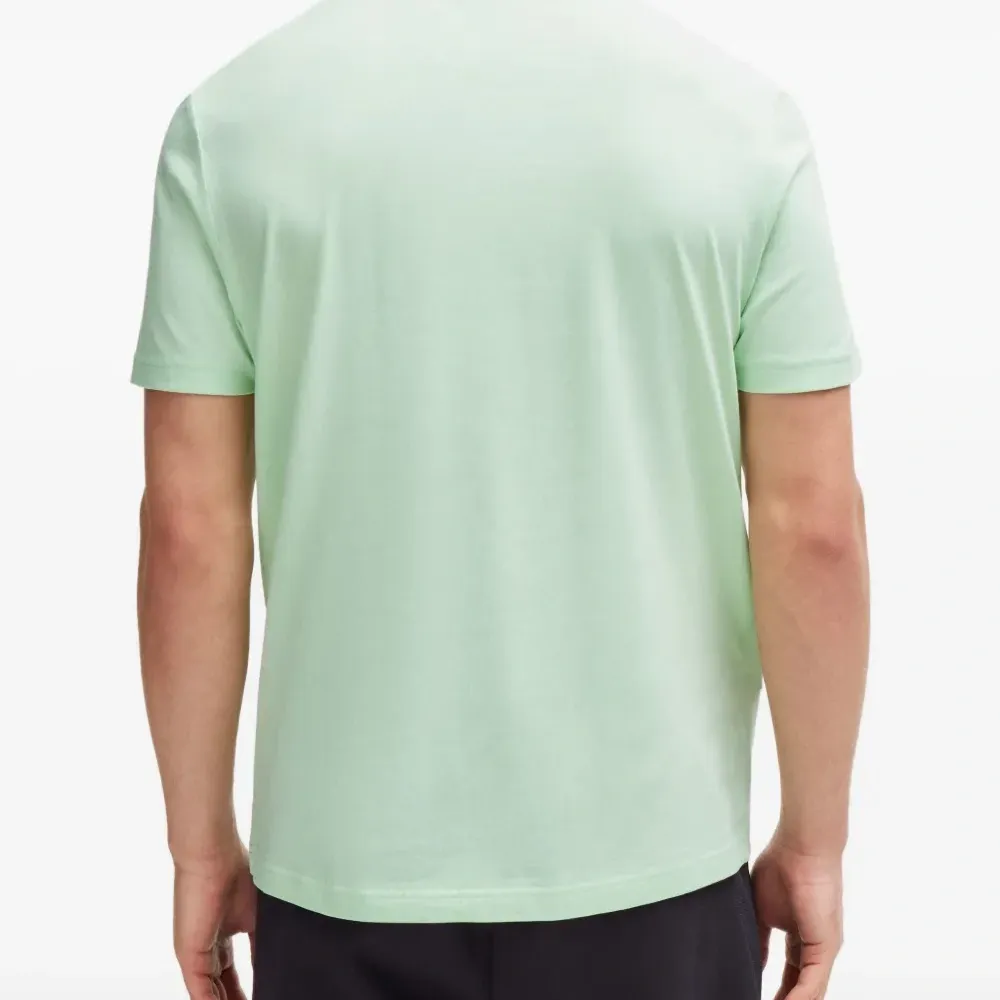 Футболка с вышитым логотипом