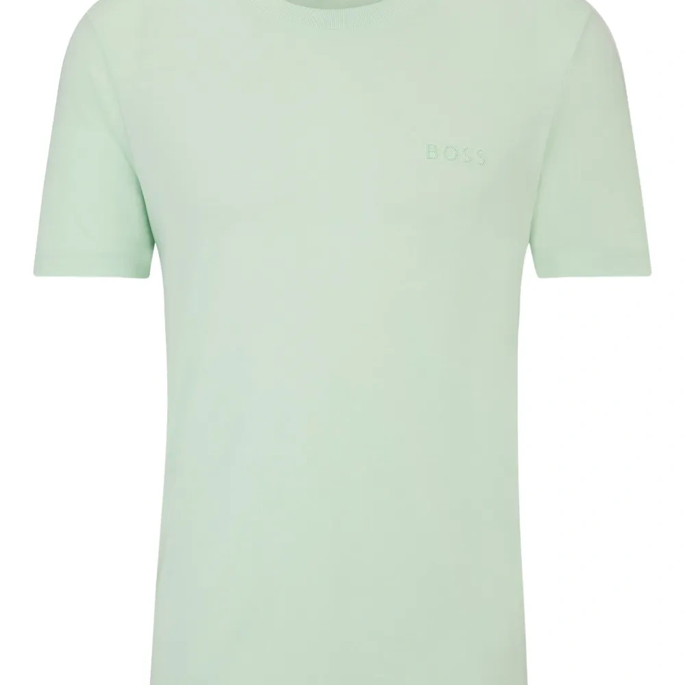 Футболка с вышитым логотипом