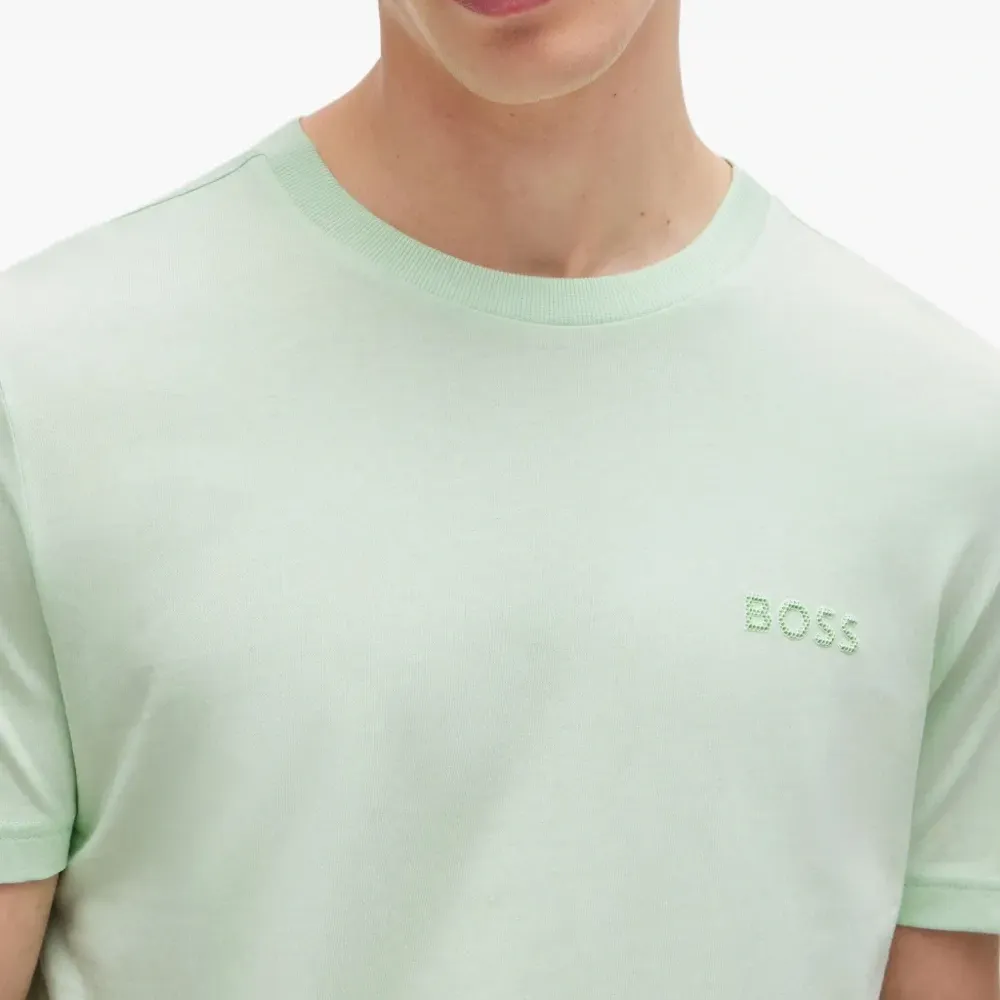 Футболка с вышитым логотипом