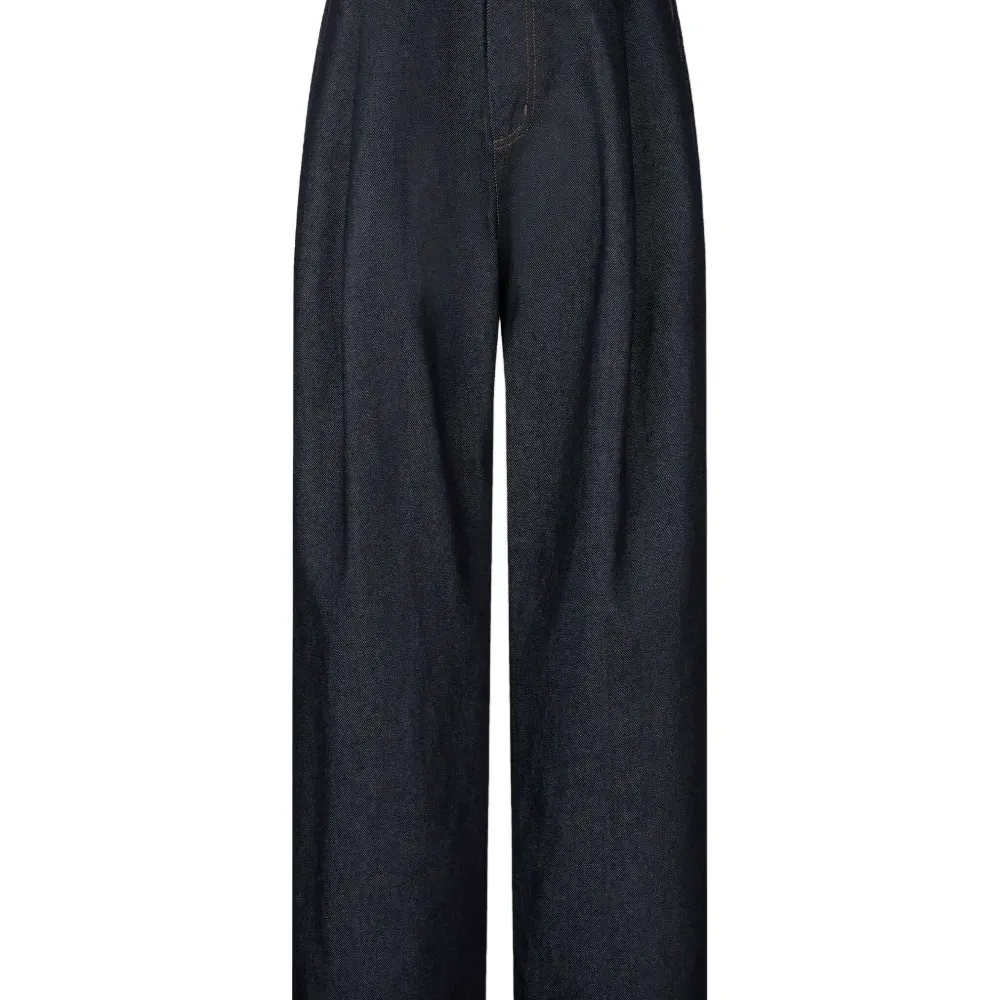 Брюки из джинсовой ткани со складками