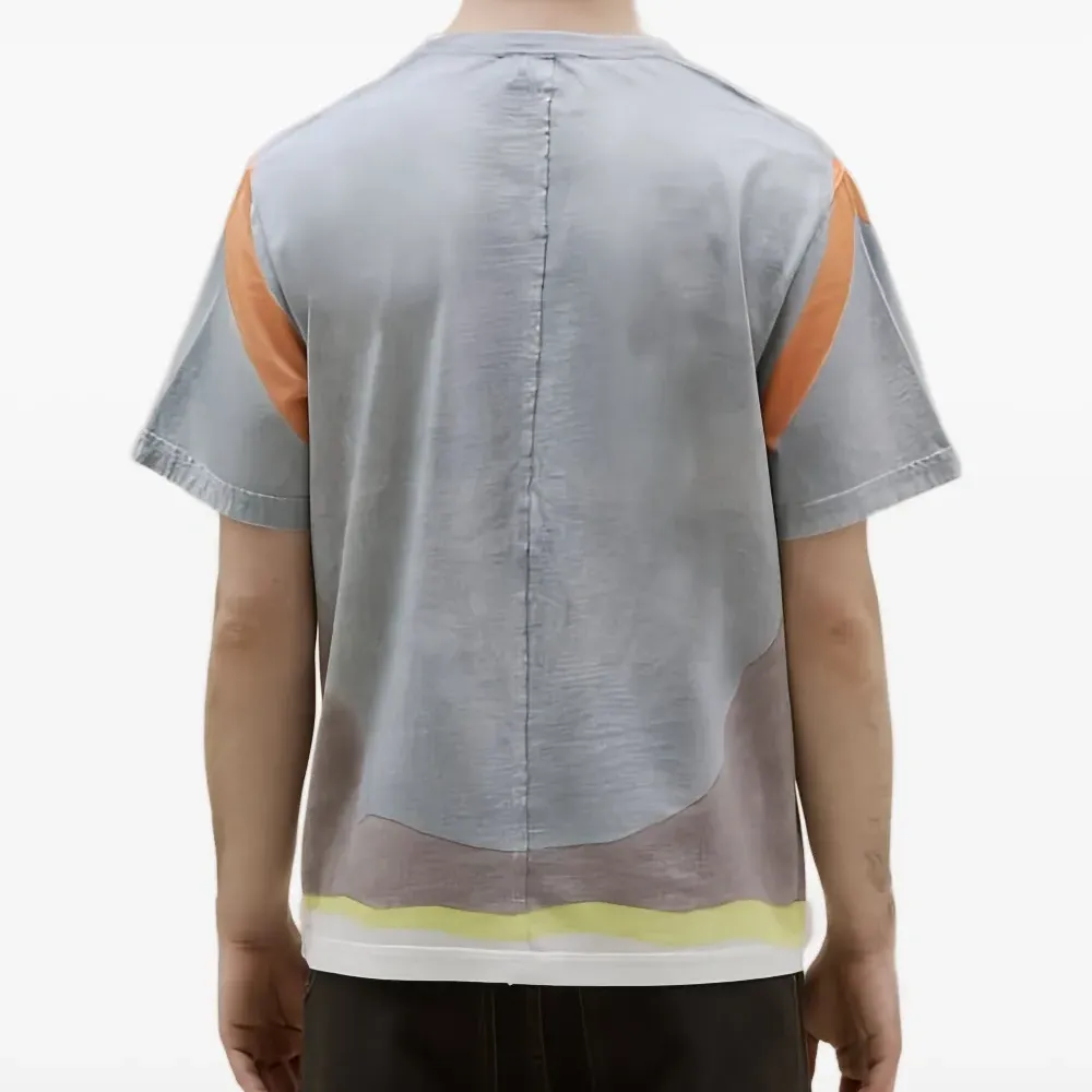 Футболка с наложенными деталями