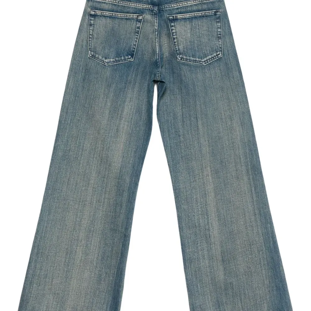 Джинсы свободного кроя