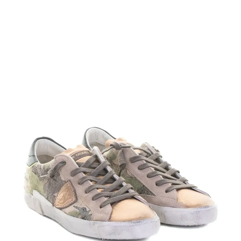 Кроссовки с камуфляжным принтом